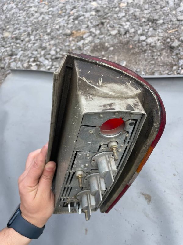 Задній лівий стоп ліхтар фонарь Ford Courier 1996-1999г.в