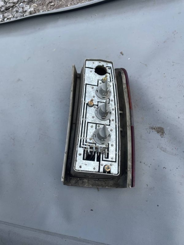 Задній лівий стоп ліхтар фонарь Ford Courier 1996-1999г.в