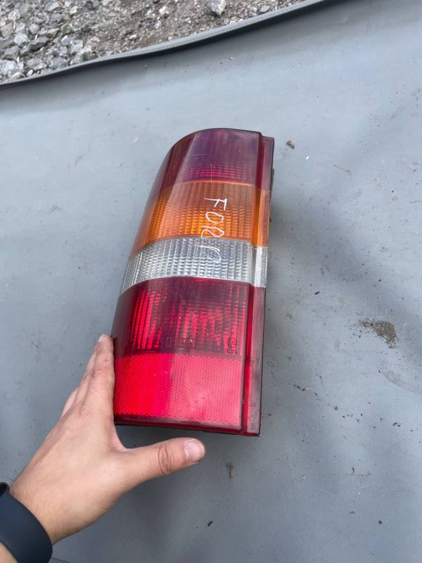 Задній лівий стоп ліхтар фонарь Ford Courier 1996-1999г.в