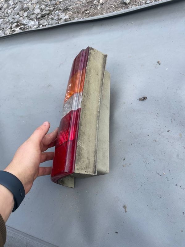 Задній лівий стоп ліхтар фонарь Ford Courier 1996-1999г.в