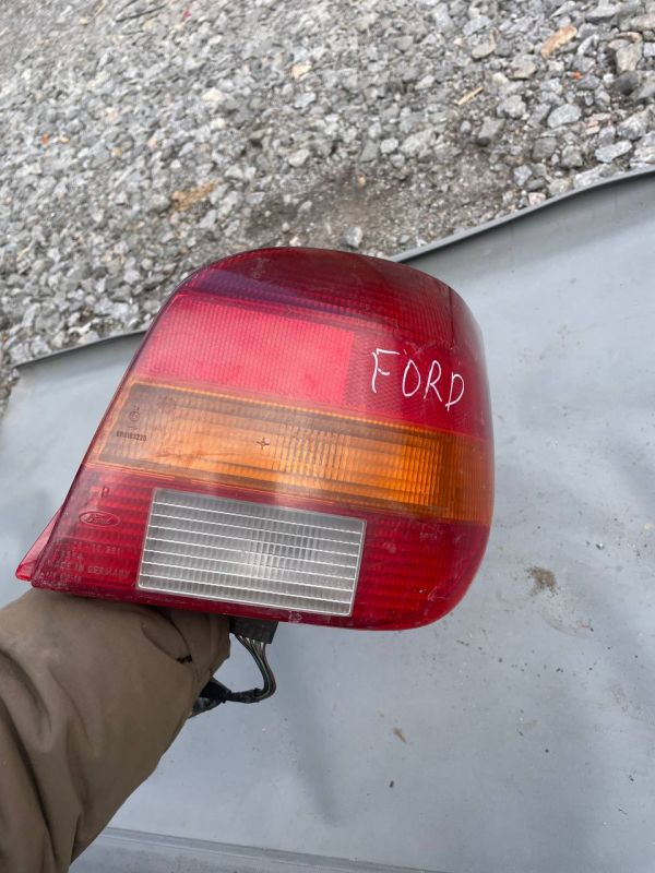 Ліхтар задній правий стоп фонарь (хетчбек) Ford Fiesta 1989-1995