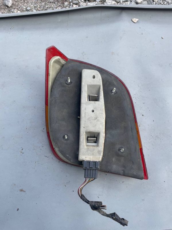 Ліхтар задній правий стоп фонарь (хетчбек) Ford Fiesta 1989-1995