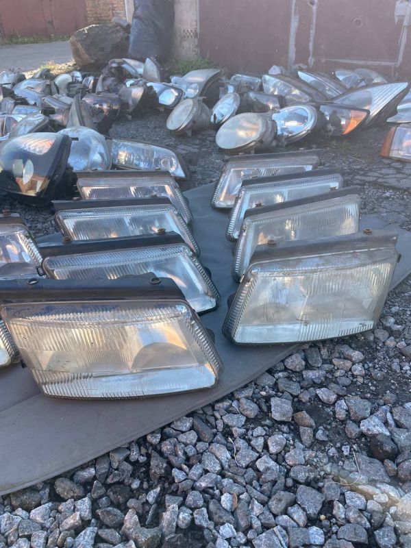 Фари передні ліві праві VW Passat B5 фари пасат б5