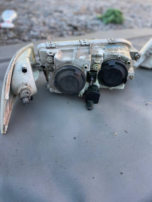 Фари передні пара ліва права volvo v40