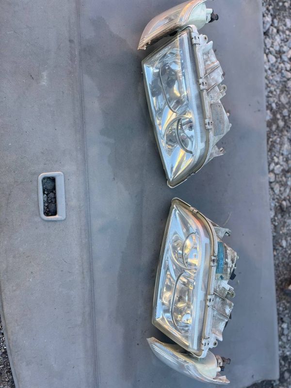 Фари передні пара ліва права volvo v40