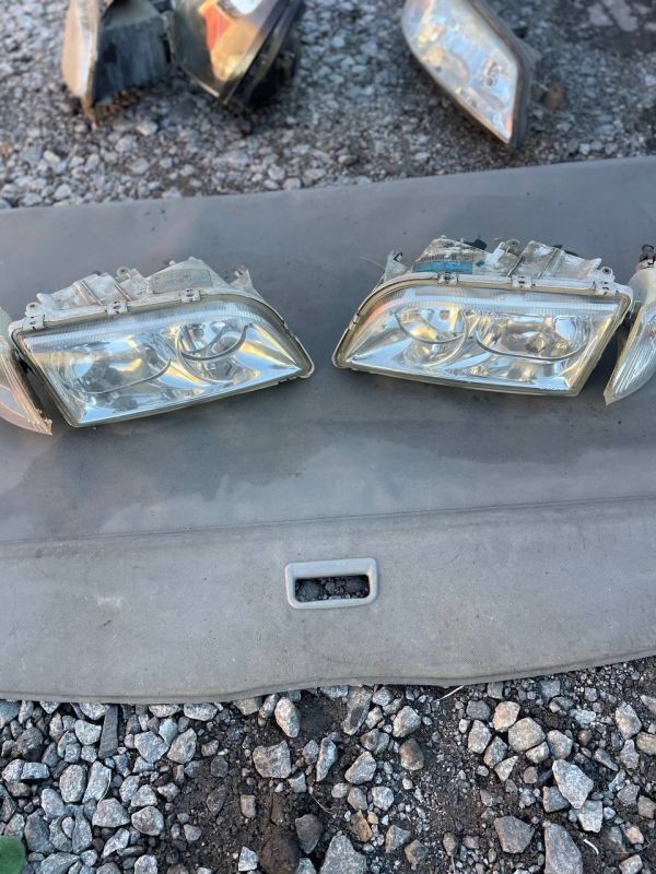 Фари передні пара ліва права volvo v40