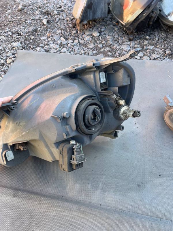 Фари передні пара ліва права Toyota Yaris 1 Тойота Яріс 1