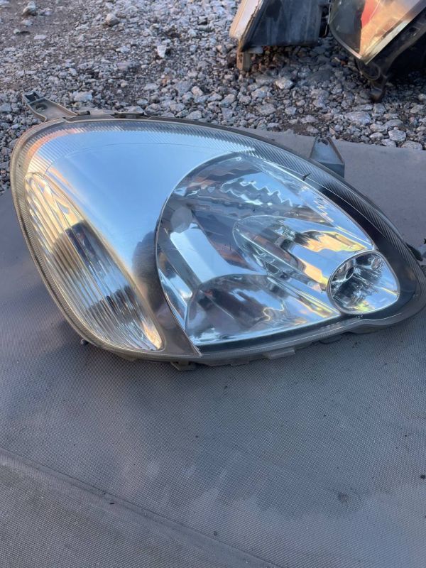 Фари передні пара ліва права Toyota Yaris 1 Тойота Яріс 1