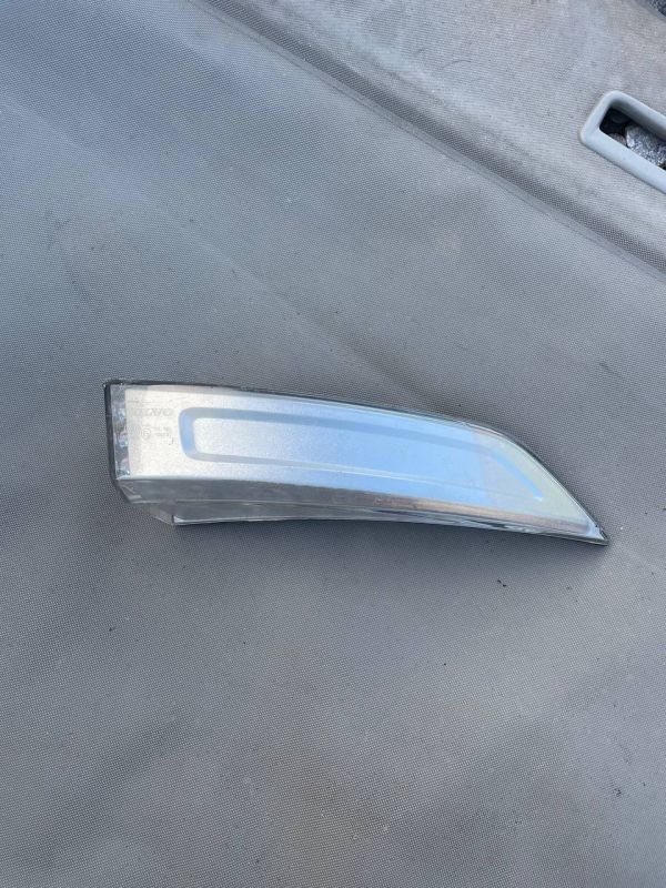 Поворотник правий LED VOLVO FH4 бічний покажчик повороту ВОЛЬВО ФШ4