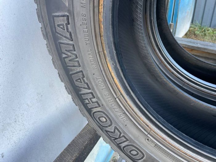 Шини пара Yokohama 215/70 r16 зима резина