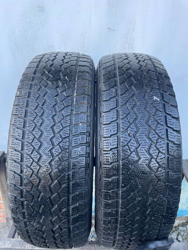 Шини пара Yokohama 215/70 r16 зима резина