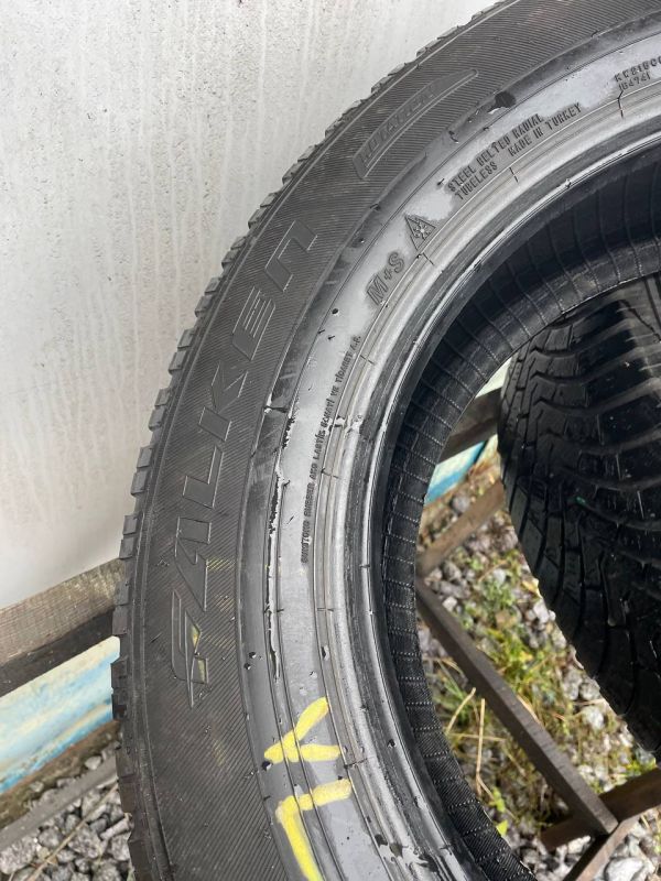 Шини пара Falken 215/65 r17 зима резина