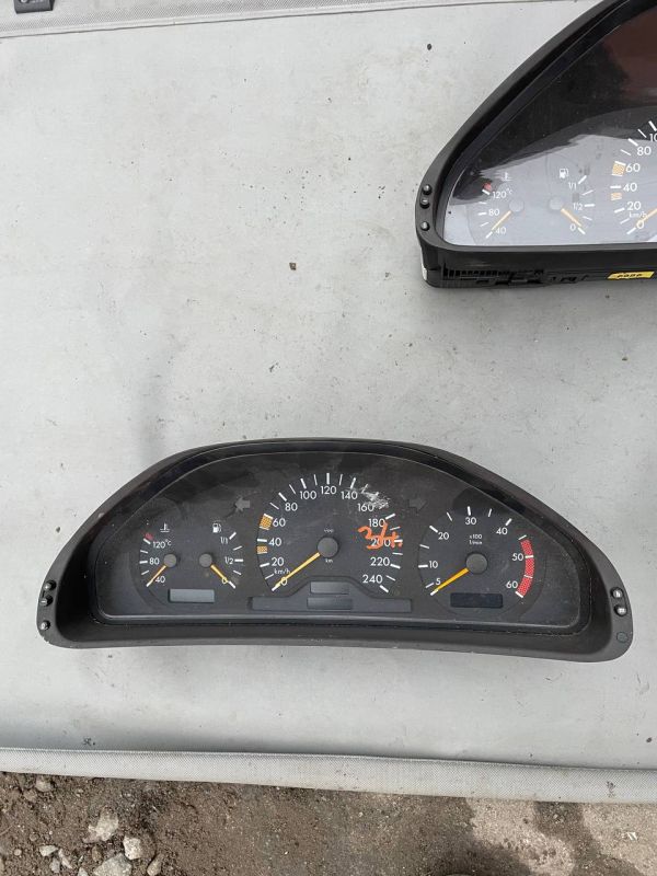 Щиток приборів приборка Mercedes w210 E Мерседес w210 Панель приладів