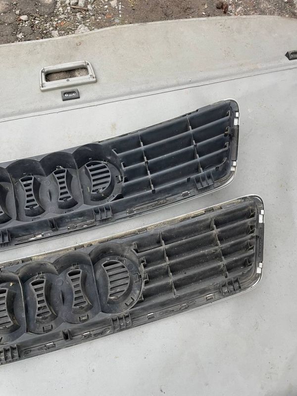 Решітка радіатора Audi A6 C5