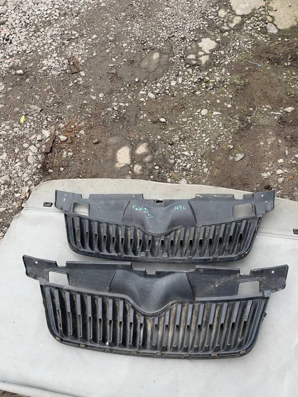 Решітка радіатора Skoda Fabia 2 Шкода фабія 2