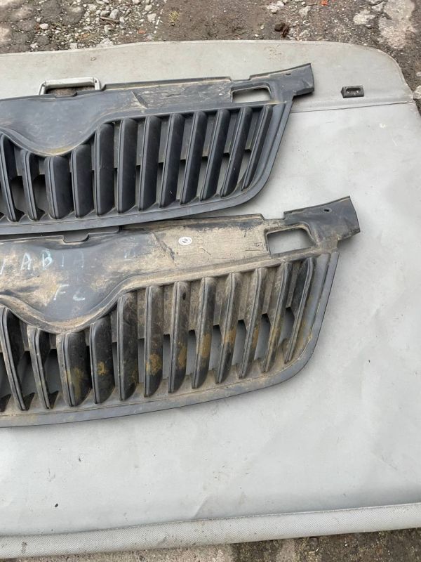 Решітка радіатора Skoda Fabia 2 Шкода фабія 2