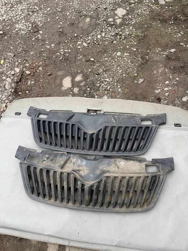 Решітка радіатора Skoda Fabia 2 Шкода фабія 2