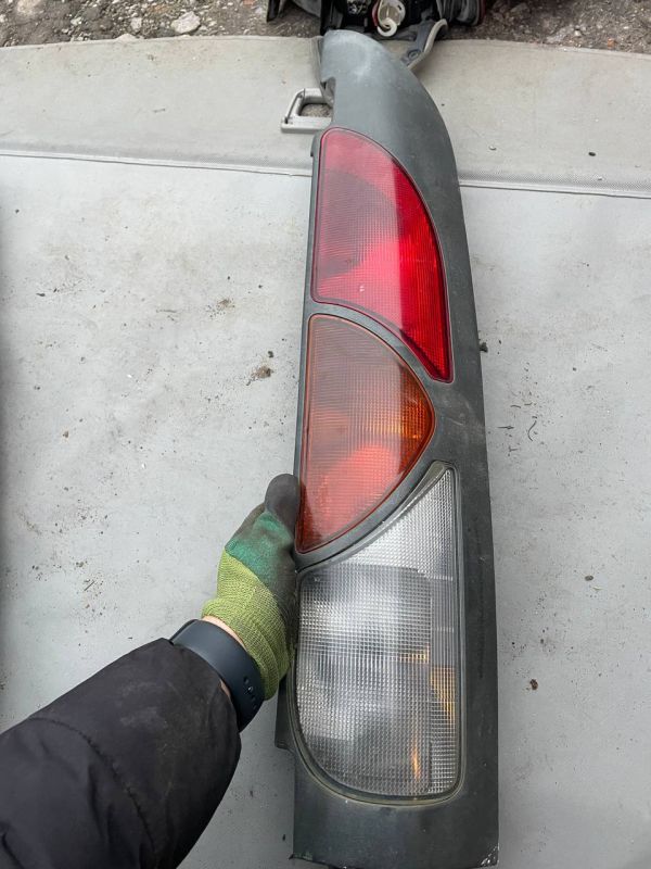 Задні стопи ліхтарі лівий правий Рено Кенго розпашонка Renault Kangoo