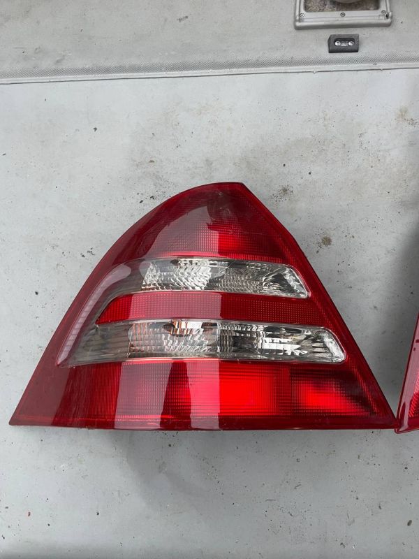 Стопи ліхтарі правий лівий Мерседес W 203 Седан Mercedes C-Class W203