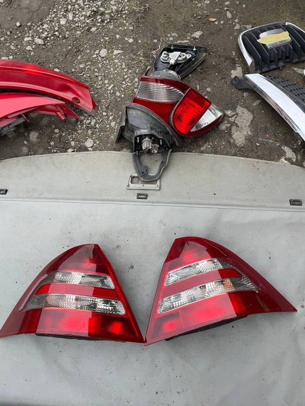 Стопи ліхтарі правий лівий Мерседес W 203 Седан Mercedes C-Class W203