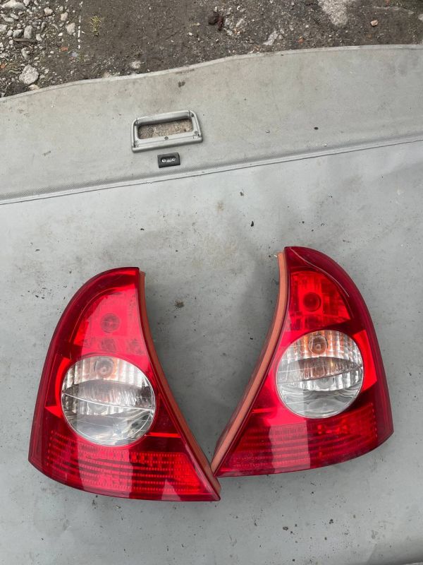 Задні ліхтарі стопи лівий правий Renault Clio 2 Рено Кліо 2