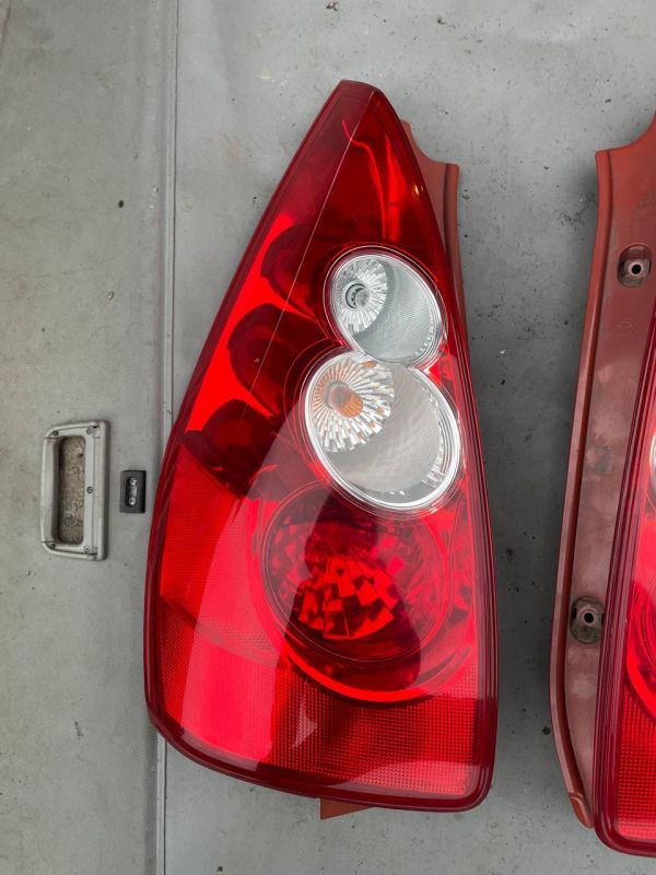 Стоп ліхтар лівий фонар Mazda 5 Мазда 5