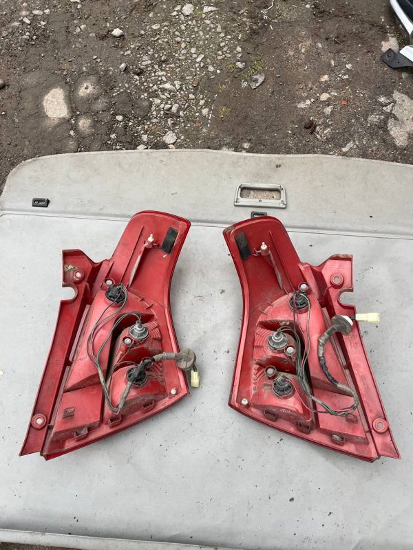 Стопи задні лівий правий Suzuki Swift ліхтар задній фонарь Сузукі