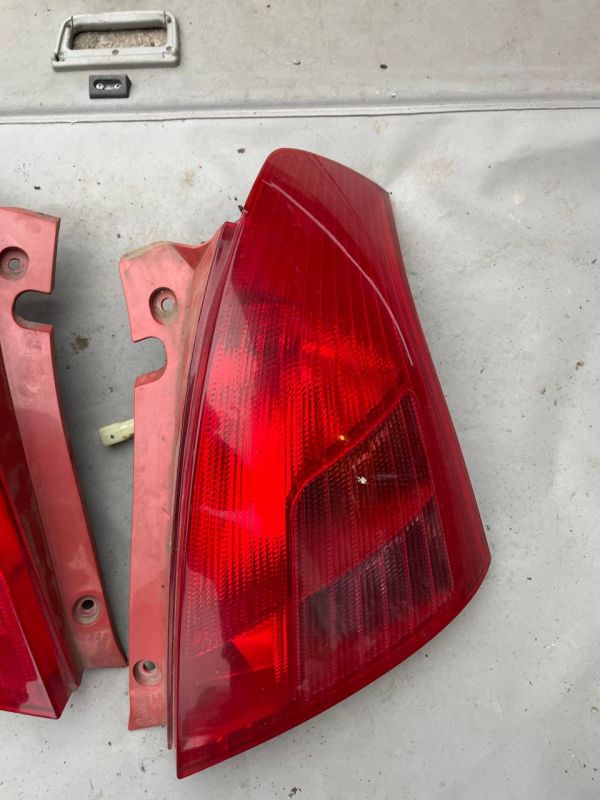 Стопи задні лівий правий Suzuki Swift ліхтар задній фонарь Сузукі