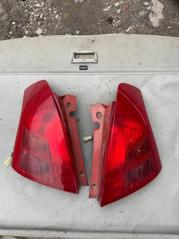 Стопи задні лівий правий Suzuki Swift ліхтар задній фонарь Сузукі