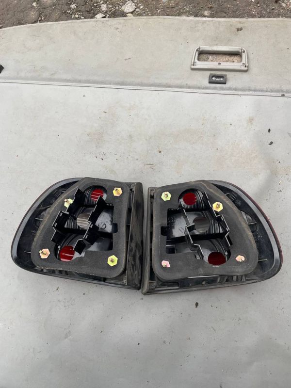 Ліхтарі задні лівий правий стопи фонарь Volvo V40 (1995-2004)