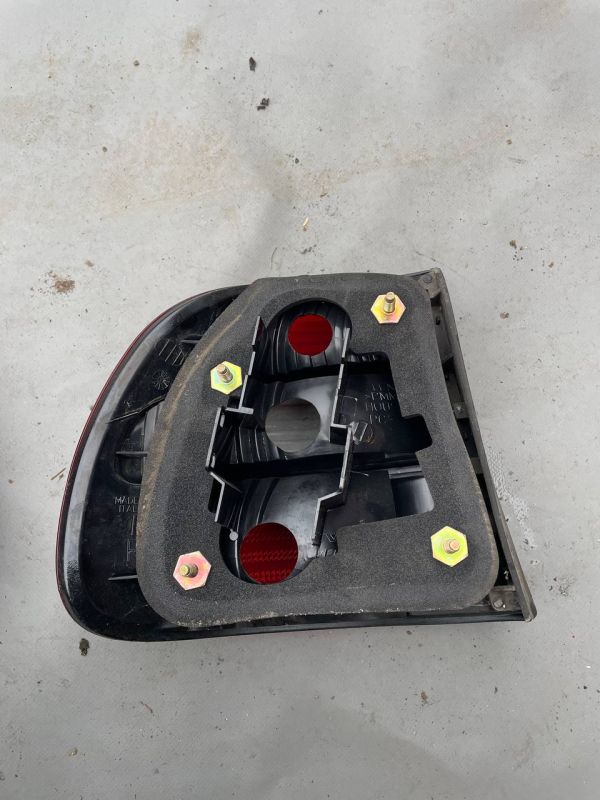 Ліхтарі задні лівий правий стопи фонарь Volvo V40 (1995-2004)