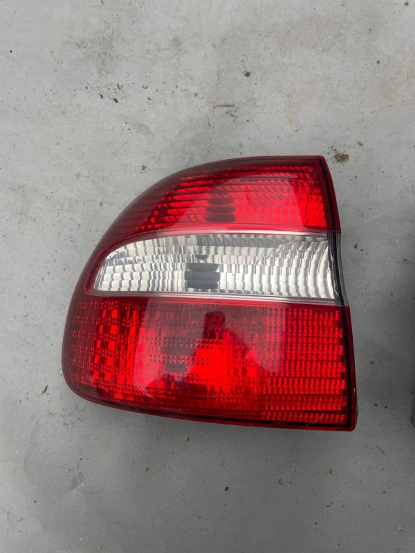 Ліхтарі задні лівий правий стопи фонарь Volvo V40 (1995-2004)