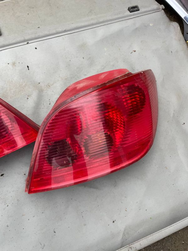 Стопи лівий правий ліхтар фонар Peugeot 307 Хечбек Пежо