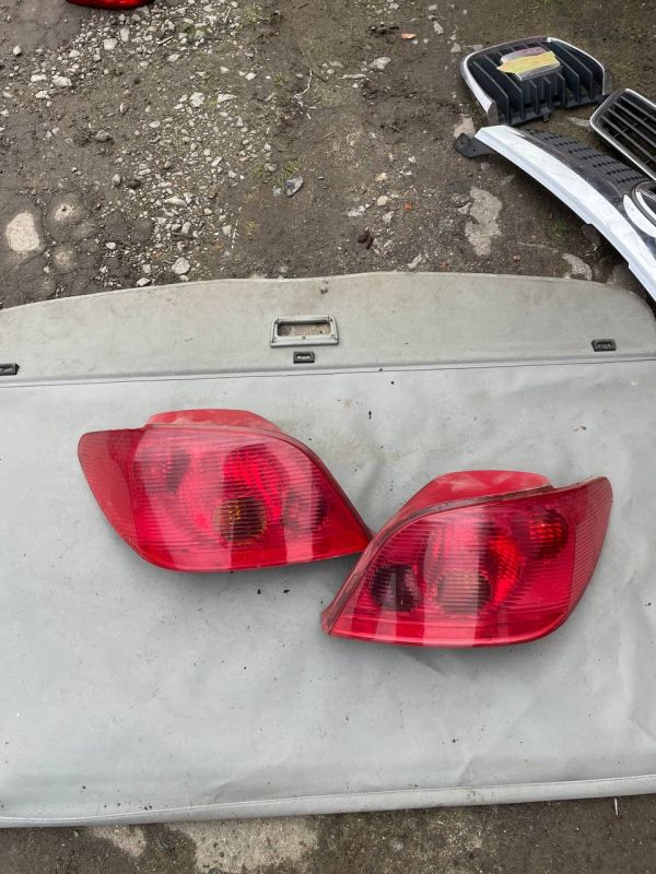 Стопи лівий правий ліхтар фонар Peugeot 307 Хечбек Пежо