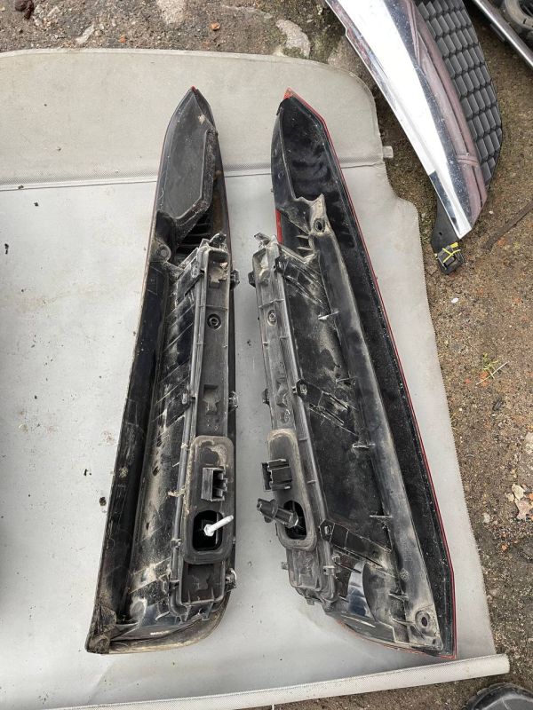 Стопи лівий правий фанарі задні Ford fiesta fusion ліхтарі Форд