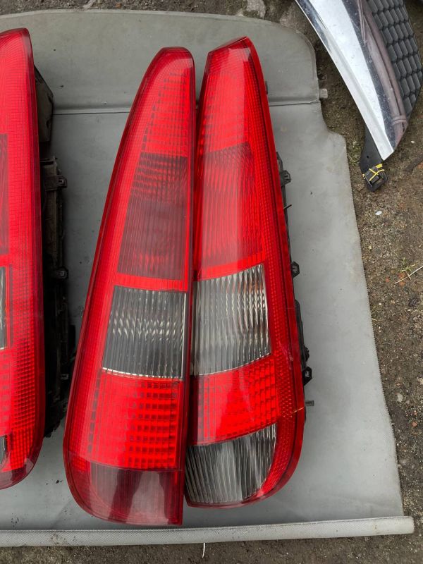 Стопи лівий правий фанарі задні Ford fiesta fusion ліхтарі Форд