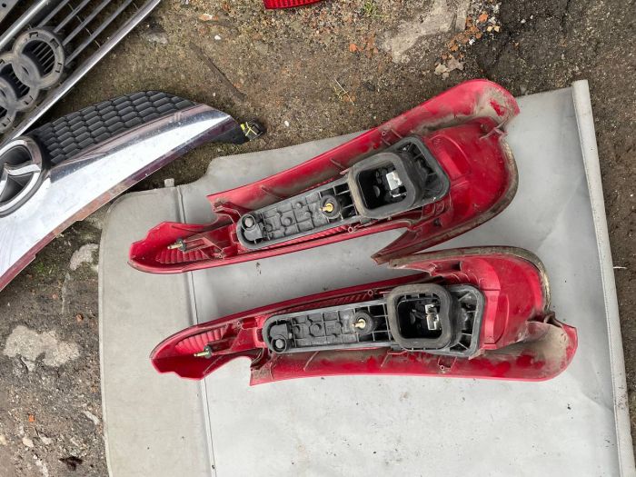 Задні стопи лівий правий ліхтарі стопи Peugeot 206sw пежо Універсал