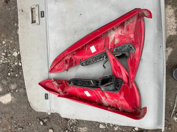 Задні стопи лівий правий ліхтарі стопи Peugeot 206sw пежо Універсал