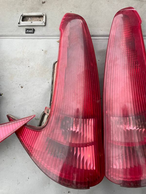 Задні стопи лівий правий ліхтарі стопи Peugeot 206sw пежо Універсал