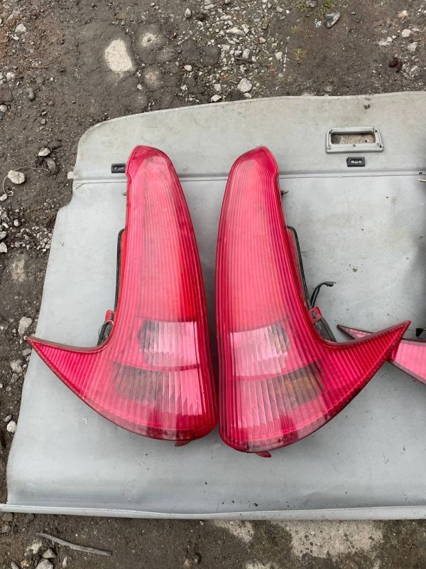 Задні стопи лівий правий ліхтарі стопи Peugeot 206sw пежо Універсал