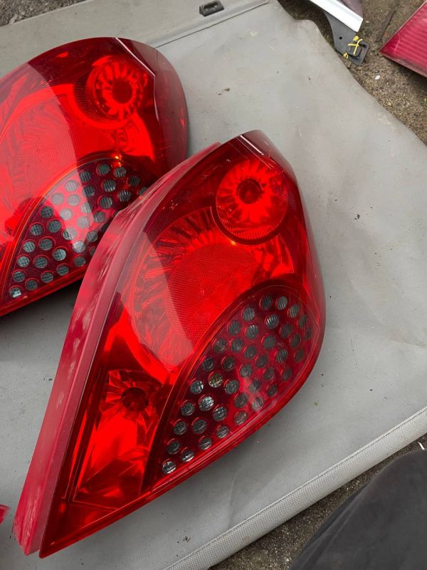 Стопи ліхтарі лівий правий Peugeot 207 пежо хетчбек фонарь