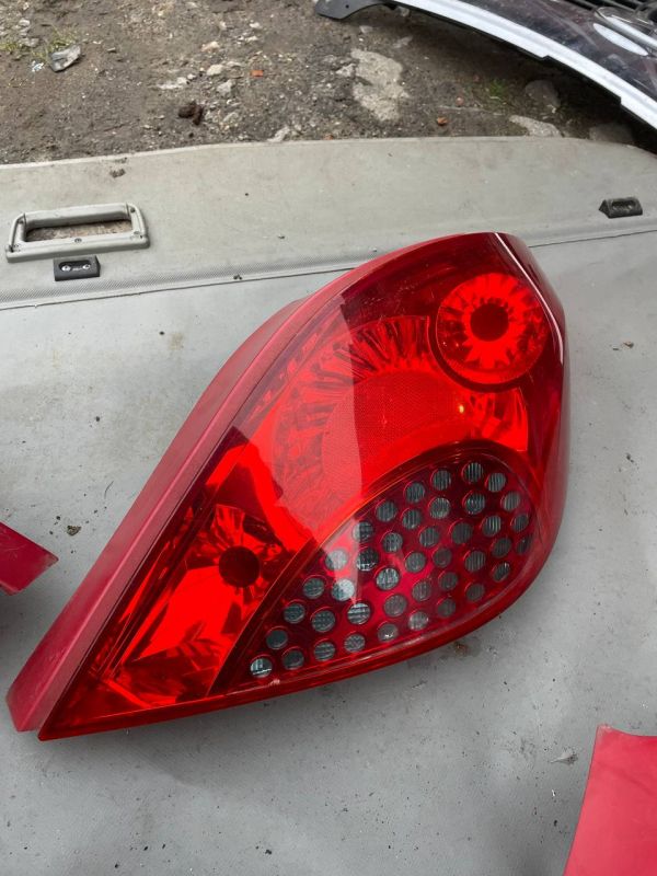 Стопи ліхтарі лівий правий Peugeot 207 пежо хетчбек фонарь