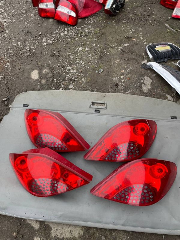 Стопи ліхтарі лівий правий Peugeot 207 пежо хетчбек фонарь