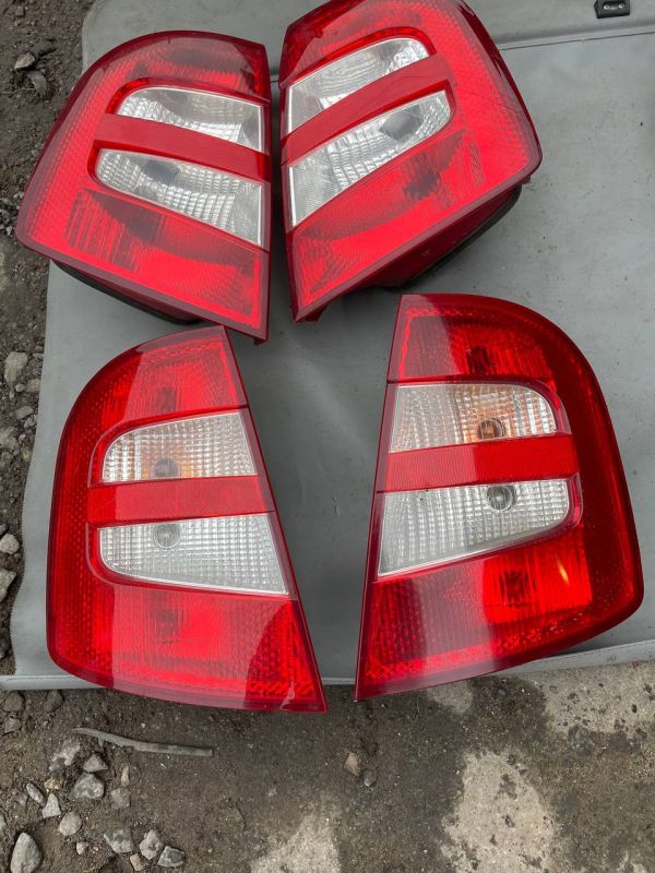 Задні стопи ліхтарі правий лівий ліхтар Skoda Fabia Шкода 