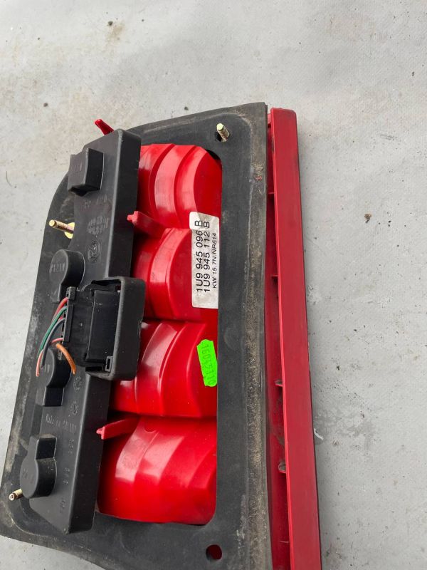 стопи задні фонарь ліхтар правий лівий Skoda octavia 1 шкода октавия Універсал