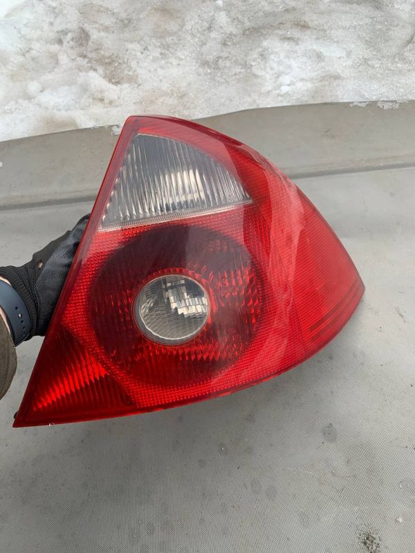 Задній стоп ліхтар правий фонарь Форд Мондео Ford Mondeo MK3