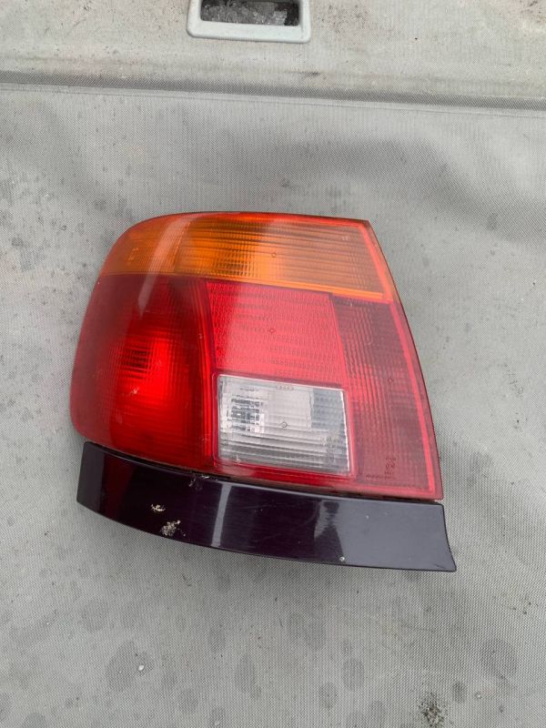  Лівий стоп задній ліхтар (стоп-сигнал)  Audi A4 B5 седан