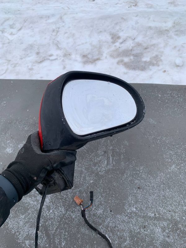 Дзеркало заднього виду праве Peugeot 207 Пежо 207 електро