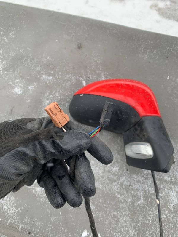 Дзеркало заднього виду праве Peugeot 207 Пежо 207 електро