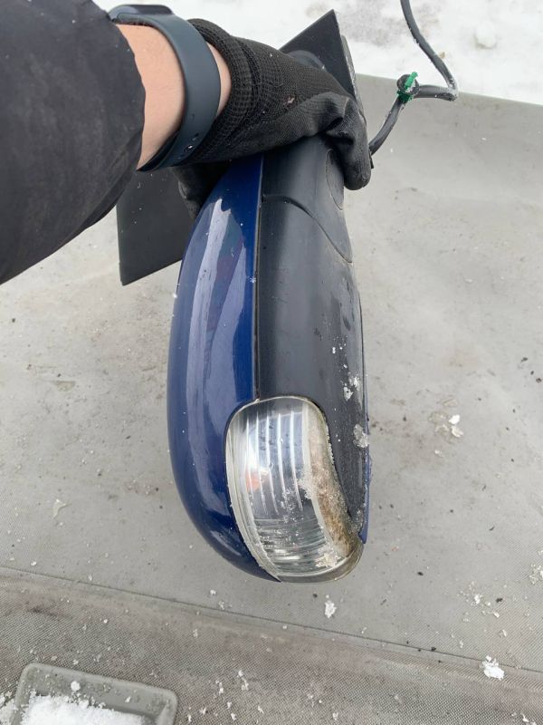 Дзеркало заднього виду праве Volkswagen Touran 2003-2010